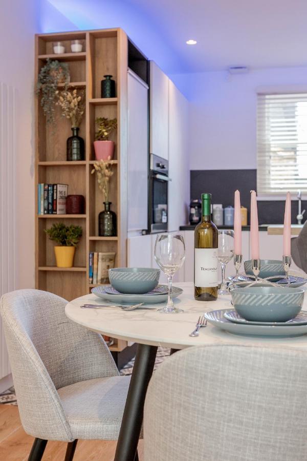 Beautiful 2 Bedrooms Split Level Fulham Apartment ลอนดอน ภายนอก รูปภาพ