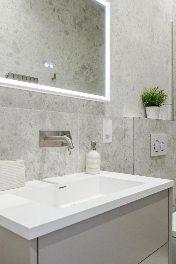 Beautiful 2 Bedrooms Split Level Fulham Apartment ลอนดอน ภายนอก รูปภาพ